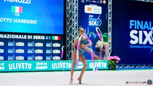 final6 f motto viareggio vignozzi bianca   nastro sfe06693 copia simone ferraro ph copia